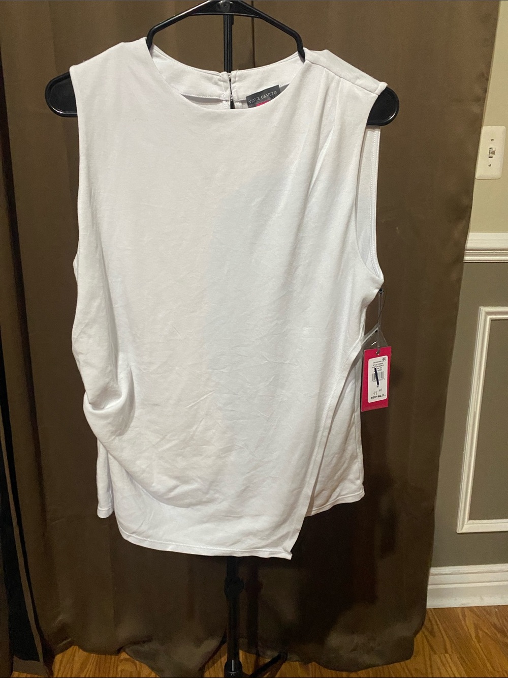 Vince Camuto White Sleeveless Tank with Crew Neck